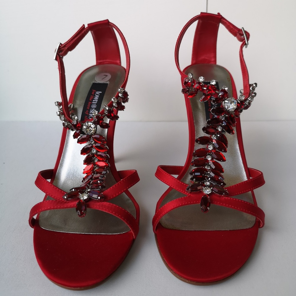(NEW) Red sandal heels with gems